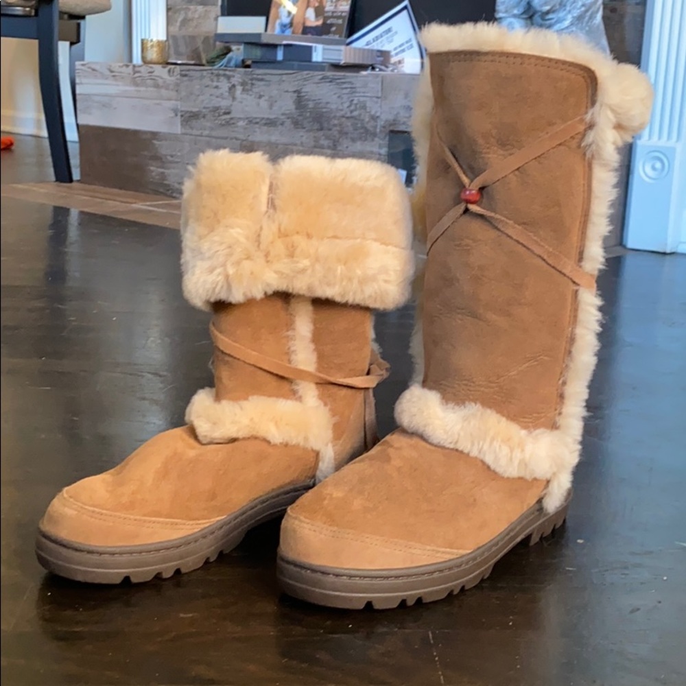 Woman’s 7 Uggs